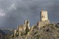 Au lieu d'un seul, ce sont quatre châteaux qui défendent le site de Lastours. Sous un ciel menaçant, un soleil fugitif éclaire deux des quatre châteaux. aude,chateaux cathares,lastours 